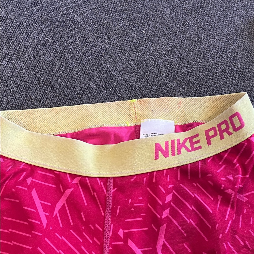 Nike Pro Fuchsia and yellow girls shorts  size medium good condition - Picture 16 of 16